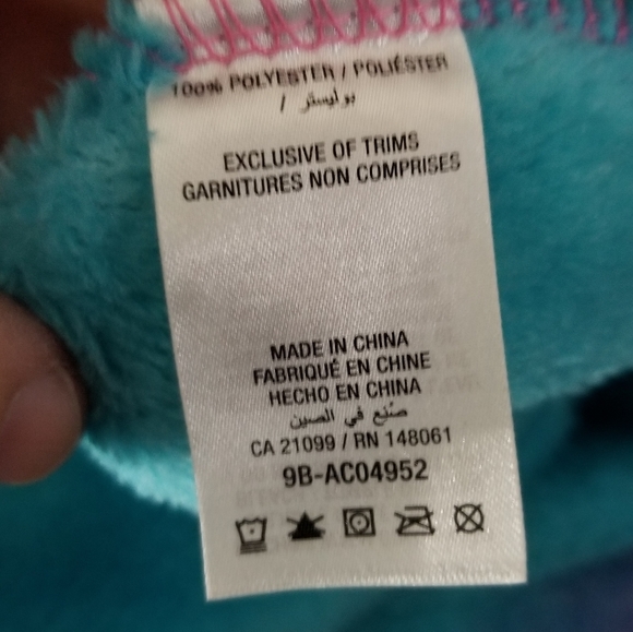 Metallic fleece rainbow mermaid blanket - Picture 5 of 8